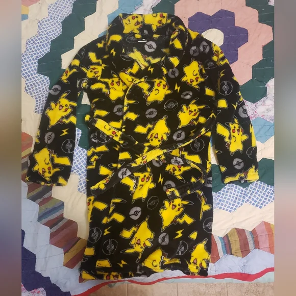 Pokemon Robe - Picture 1 of 6